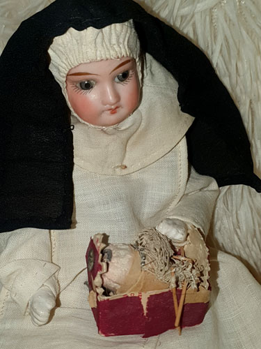 muñeca monja porcelana