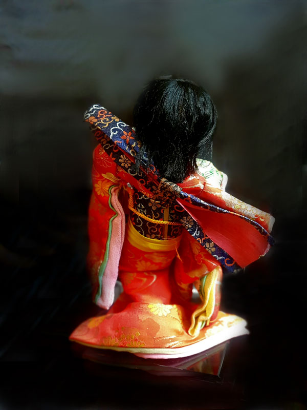 parte trasera detalles maravillosos ropajes muñeca japonesa